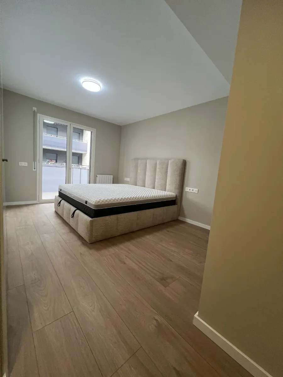 Foto de Ahmad Sidki: cama y colchón en su casa