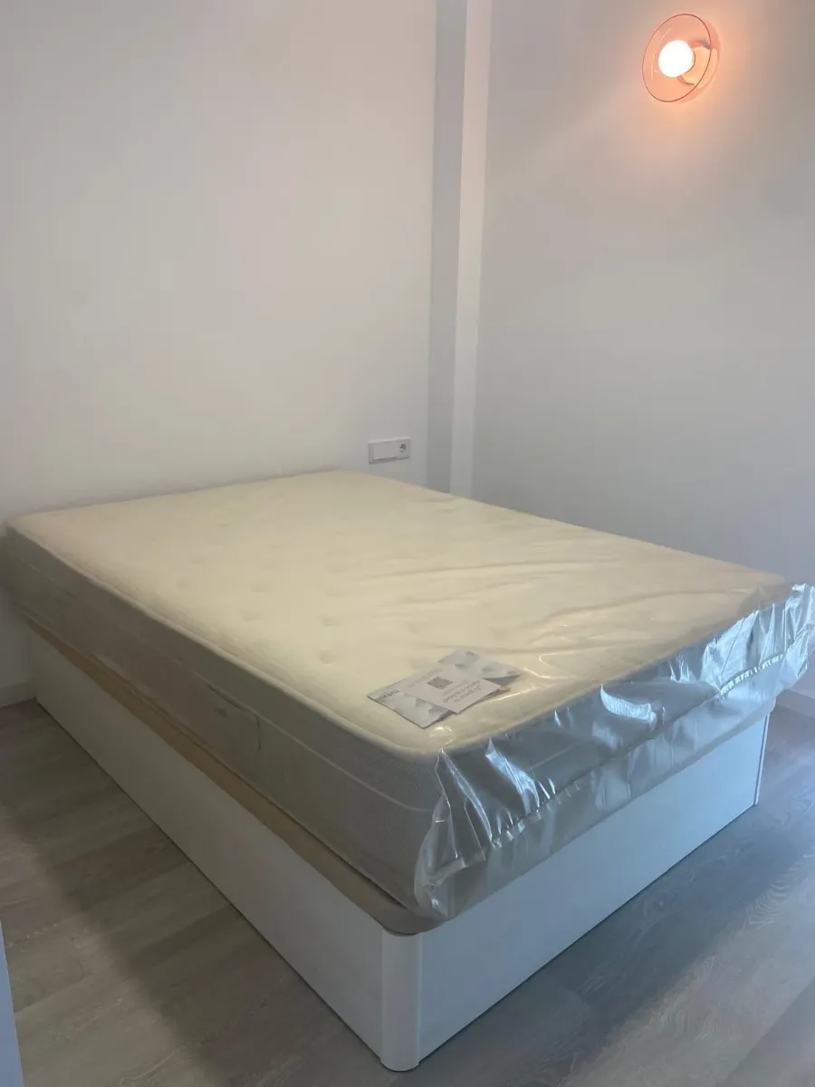 Foto de Ana Galiano: colchón y canapé en su casa