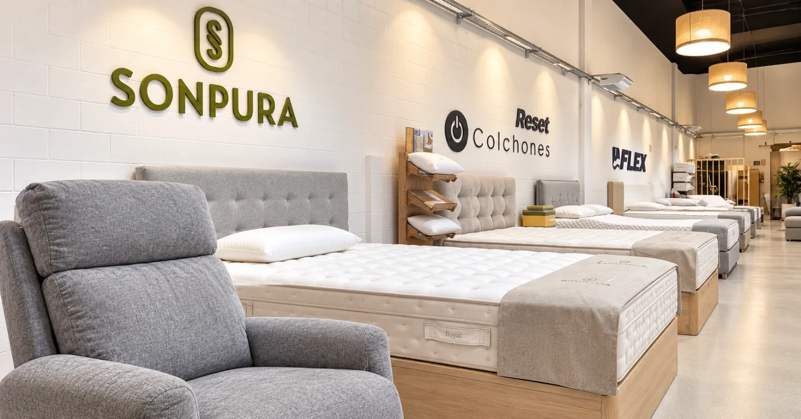 Pasillo de colchones con Sonpura, Reset y sillón relax en Martorell